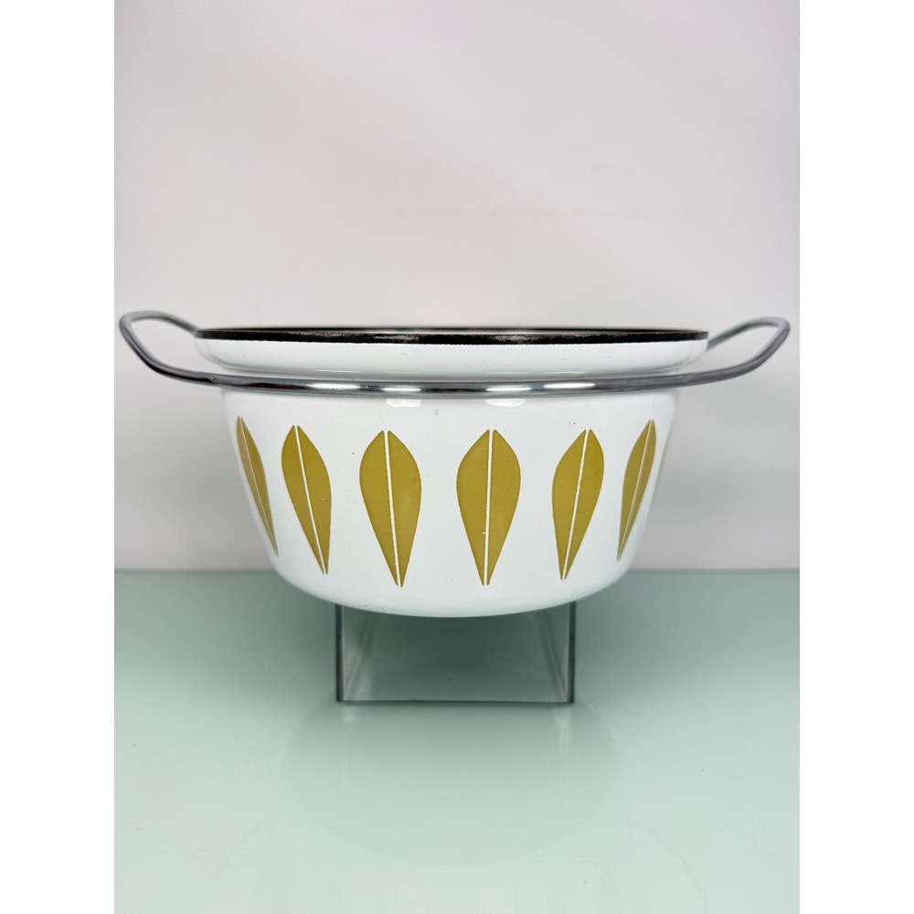 Vintage Cathrineholm Lotus Casserole Pot 1.5 Qt White Yellow MCM Enamel Norway